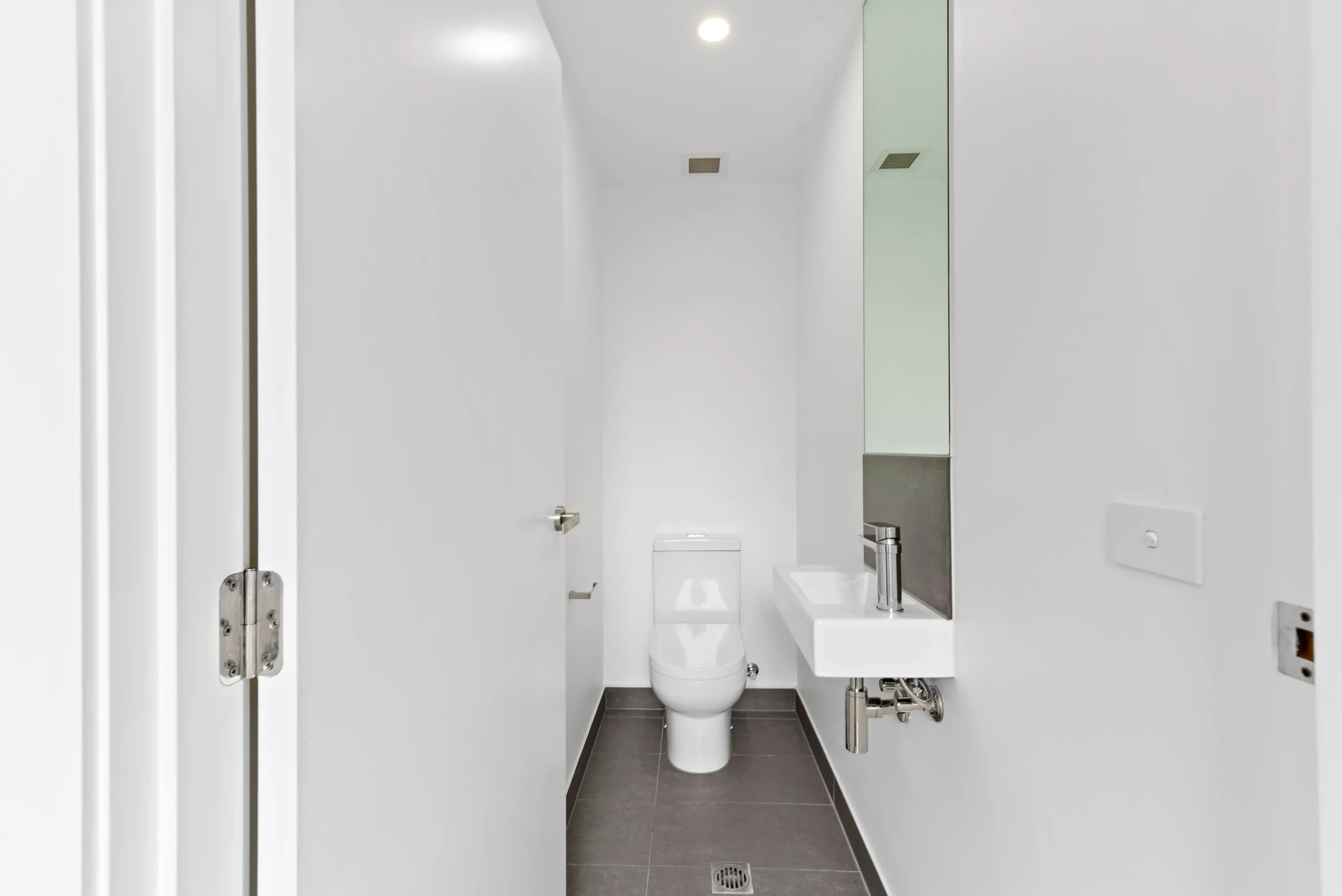 Commercial restroom build in Manhattan by Milan Design Construction